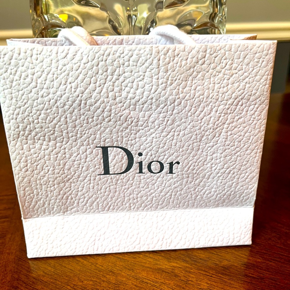 Dior Authentic Gift Bundle of Silver Holographic 2 of Hearts Card & Dior Giftbag - Picture 3 of 13